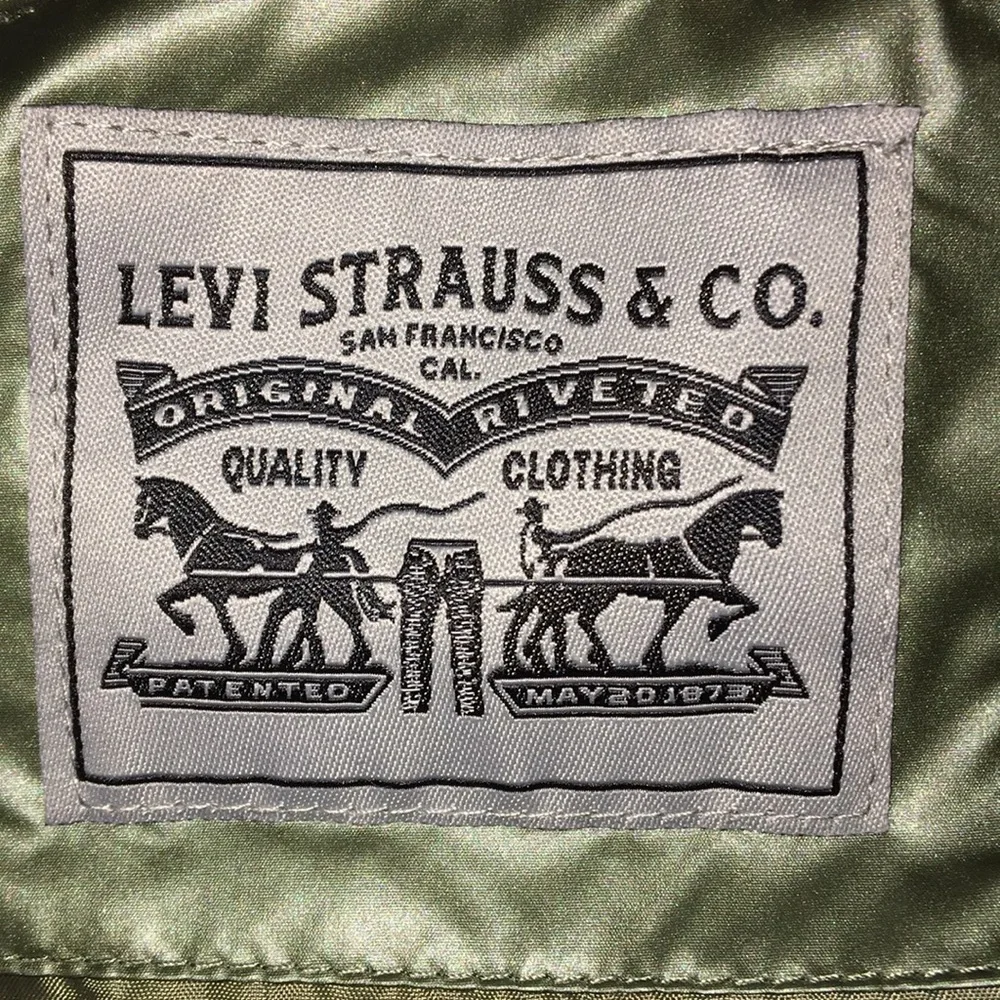 NWT Levi's Mix Media Quilted Varsity Bomber Jacket - Picture 4 of 8